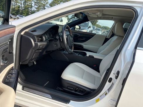 Used 2023 Lexus ES 350 Ultra Luxury w/ Accessory Package (Z2) FWD image 2