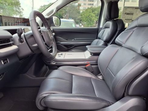 New 2026 Lincoln Navigator L Premier AWD/4WD image 7