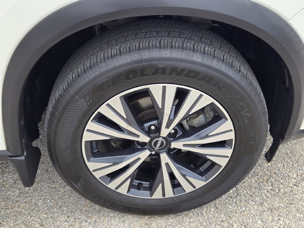 Certified 2023 Nissan Rogue SV FWD image 6