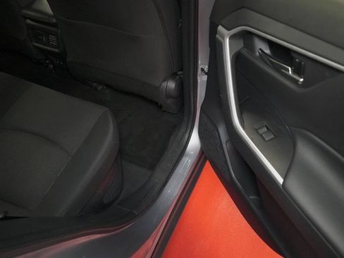 Used 2021 Toyota RAV4 XLE image 15