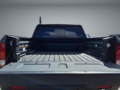 Used 2025 Honda Ridgeline Black Edition image 8