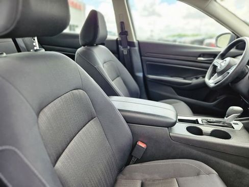 Used 2025 Nissan Altima 2.5 SV FWD image 14