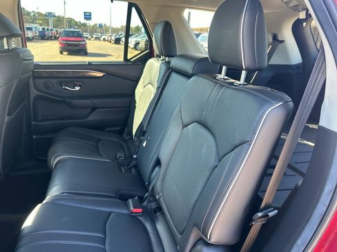 Used 2025 Honda Pilot Elite image 15