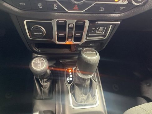 New 2025 Jeep Gladiator Nighthawk image 19