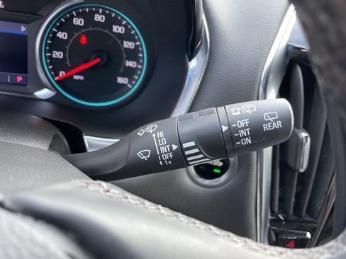 Used 2023 Chevrolet Traverse LT image 16