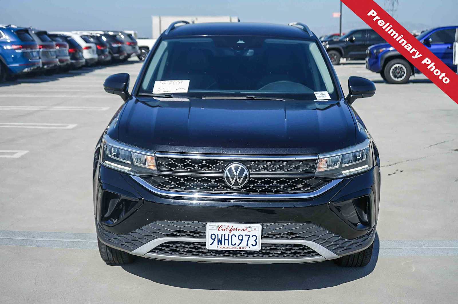 Used 2024 Volkswagen Taos SE AWD/4WD image 2