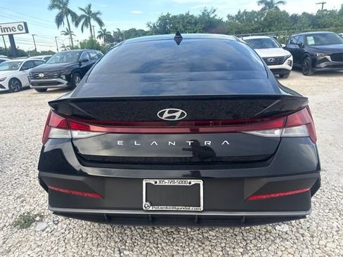 Used 2025 Hyundai Elantra Sport FWD image 7