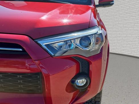 Used 2022 Toyota 4Runner SR5 Premium w/ Moonroof Package AWD/4WD image 32