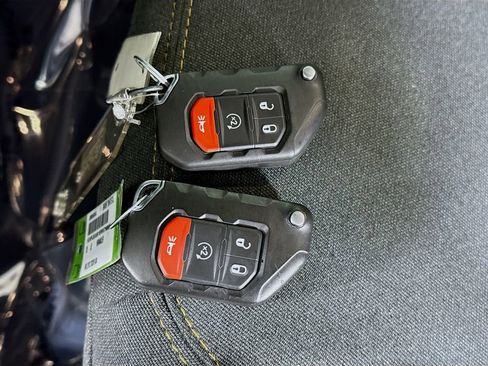 Used 2025 Jeep Wrangler Sport AWD/4WD image 31