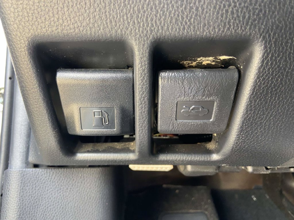 Used 2020 Toyota RAV4 LE AWD/4WD image 27