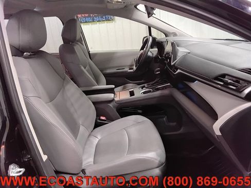Used 2024 Toyota Sienna Limited image 15