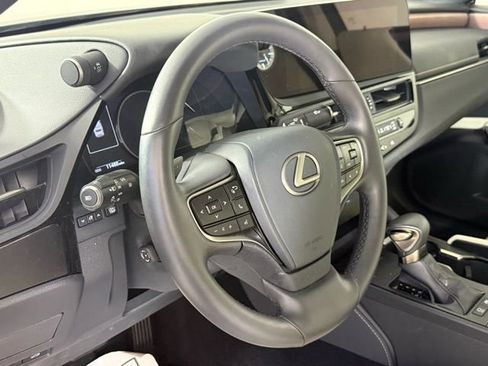 Certified 2025 Lexus ES 300h w/ Premium Package image 16