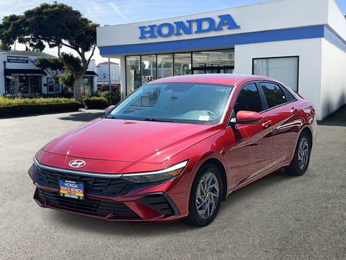 Used 2024 Hyundai Elantra Blue FWD image 1