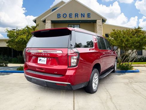 Used 2022 Chevrolet Suburban LT RWD image 5