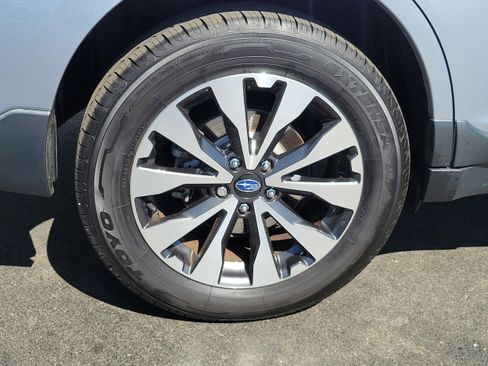 Used 2017 Subaru Outback 2.5i Limited AWD/4WD image 6