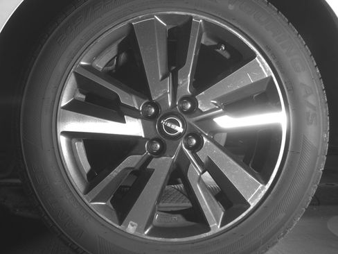 Used 2025 Nissan Versa SV image 14