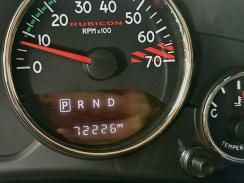 Used 2014 Jeep Wrangler Unlimited Rubicon AWD/4WD image 13