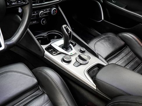 Used 2023 Alfa Romeo Giulia Veloce image 20