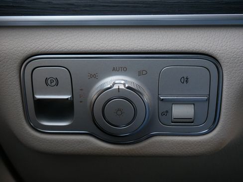 Used 2022 Mercedes-Benz GLS 450 4MATIC image 25