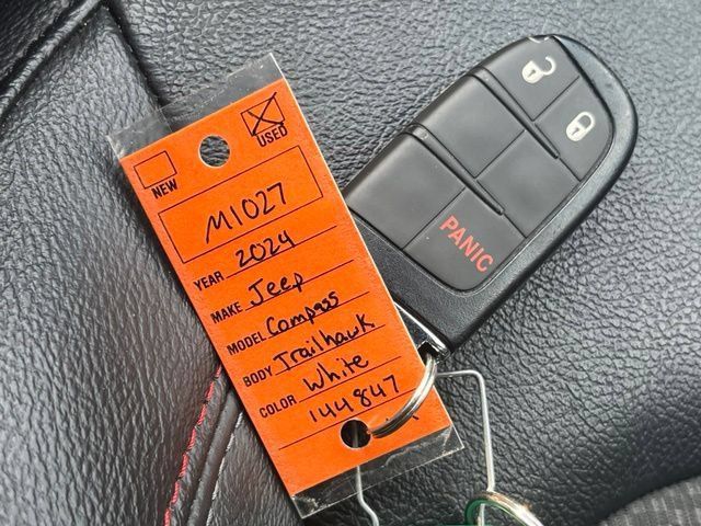 Used 2024 Jeep Compass Trailhawk AWD/4WD image 33