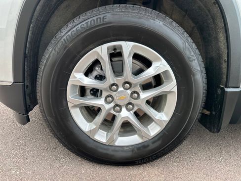 Used 2021 Chevrolet Traverse LT AWD/4WD image 41