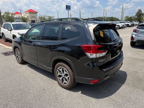 Used 2020 Subaru Forester Premium AWD/4WD image 9