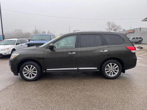 Used 2015 Nissan Pathfinder SL w/ SL Tech Package image 2