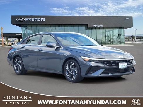 Used 2025 Hyundai Elantra SEL image 1