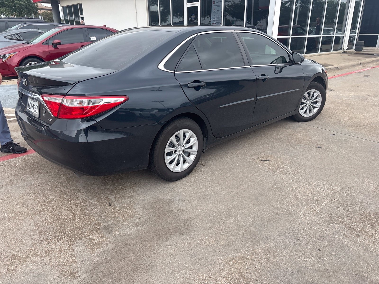 Used 2017 Toyota Camry LE FWD image 4