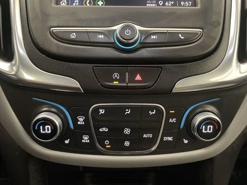 Used 2022 Chevrolet Equinox LT FWD image 11