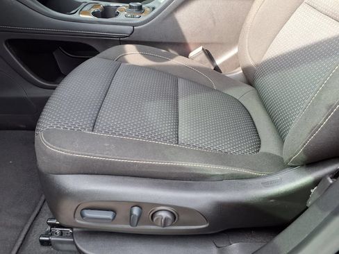 Used 2022 GMC Acadia SLE w/ Driver Convenience Package FWD image 22