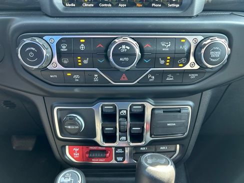 Used 2021 Jeep Wrangler Unlimited Rubicon w/ Trailer Tow Package AWD/4WD image 31