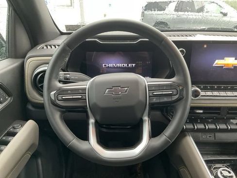 Used 2025 Chevrolet Colorado ZR2 w/ Technology Package AWD/4WD image 11