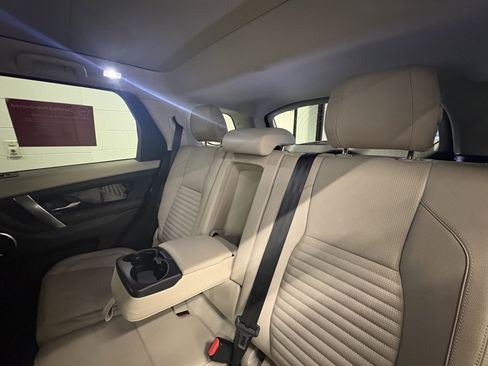 Used 2020 Land Rover Discovery Sport SE image 19