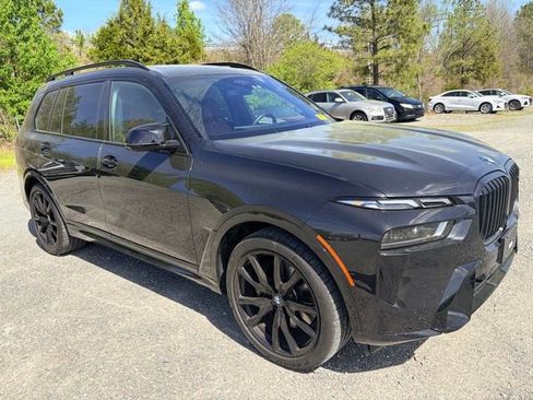 Used 2025 BMW X7 M60i image 3