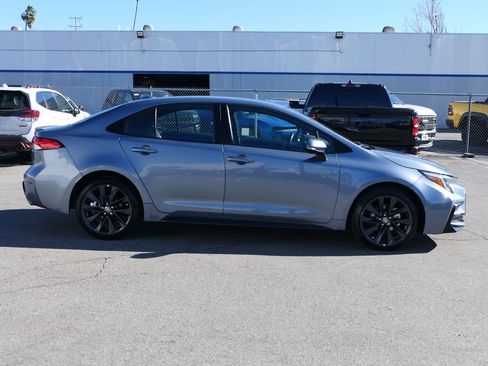 Used 2024 Toyota Corolla SE image 3