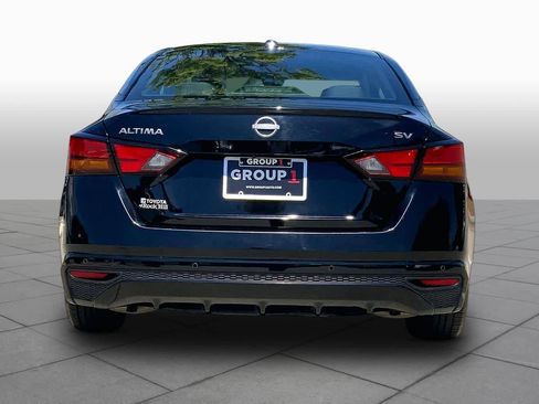 Used 2024 Nissan Altima 2.5 SV FWD image 5