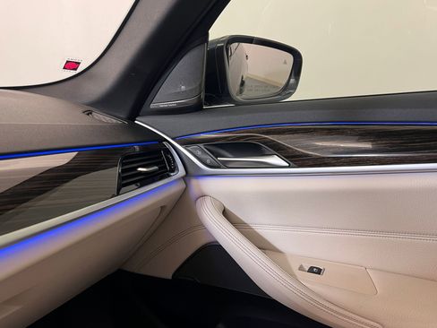 Used 2023 BMW 540i w/ M Sport Package image 30