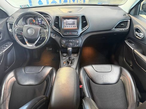 Used 2019 Jeep Cherokee Latitude Plus w/ Cold Weather Group AWD/4WD image 16