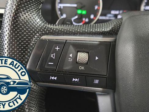 Used 2024 Mitsubishi Outlander SE image 11