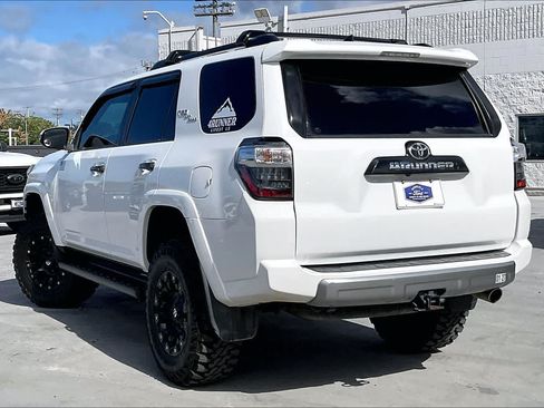 Used 2020 Toyota 4Runner 4WD image 4