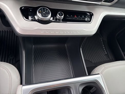 New 2025 Ford Expedition Active image 22