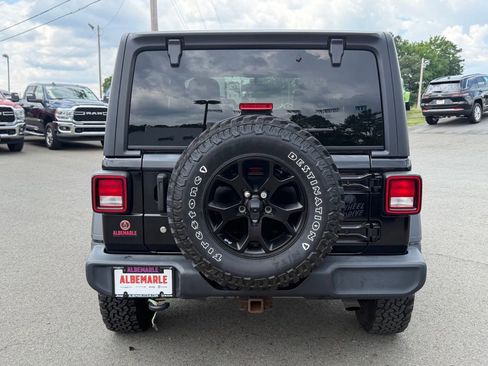 Used 2020 Jeep Wrangler Sport AWD/4WD image 3