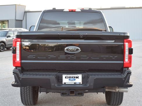 Used 2025 Ford F250 Lariat w/ Black Appearance Package image 5