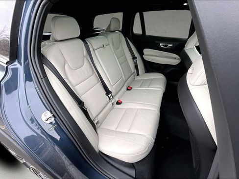 New 2026 Volvo V60 B5 Cross Country Ultra w/ Protection Package Premier AWD/4WD image 10