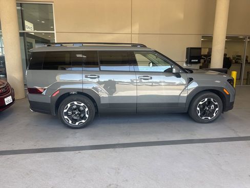 Used 2025 Hyundai Santa Fe SEL FWD image 2