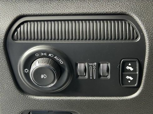 Used 2023 Jeep Wagoneer Series II AWD/4WD image 31