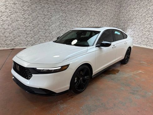 Used 2025 Honda Accord Sport image 3