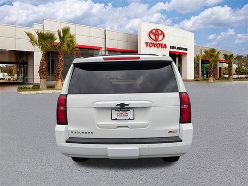 Used 2017 Chevrolet Suburban LT image 5