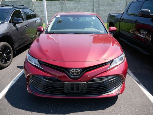 Used 2018 Toyota Camry LE FWD image 3
